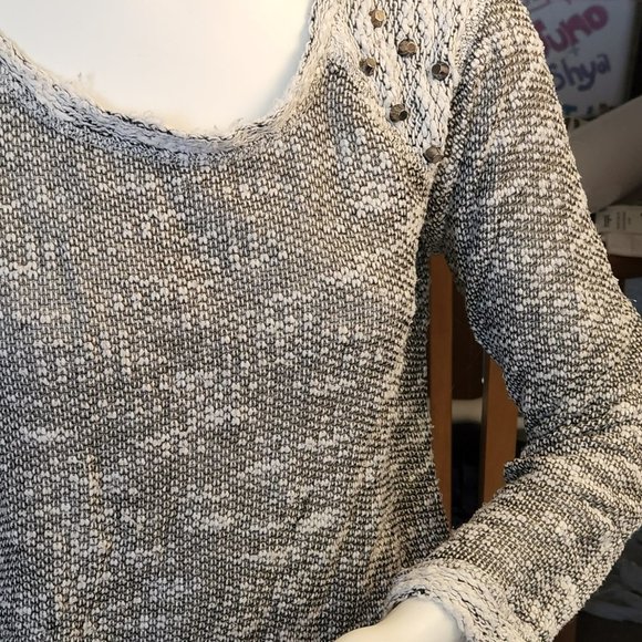 Signature Studio Distressed Grey sweater Md - Picture 1 of 4